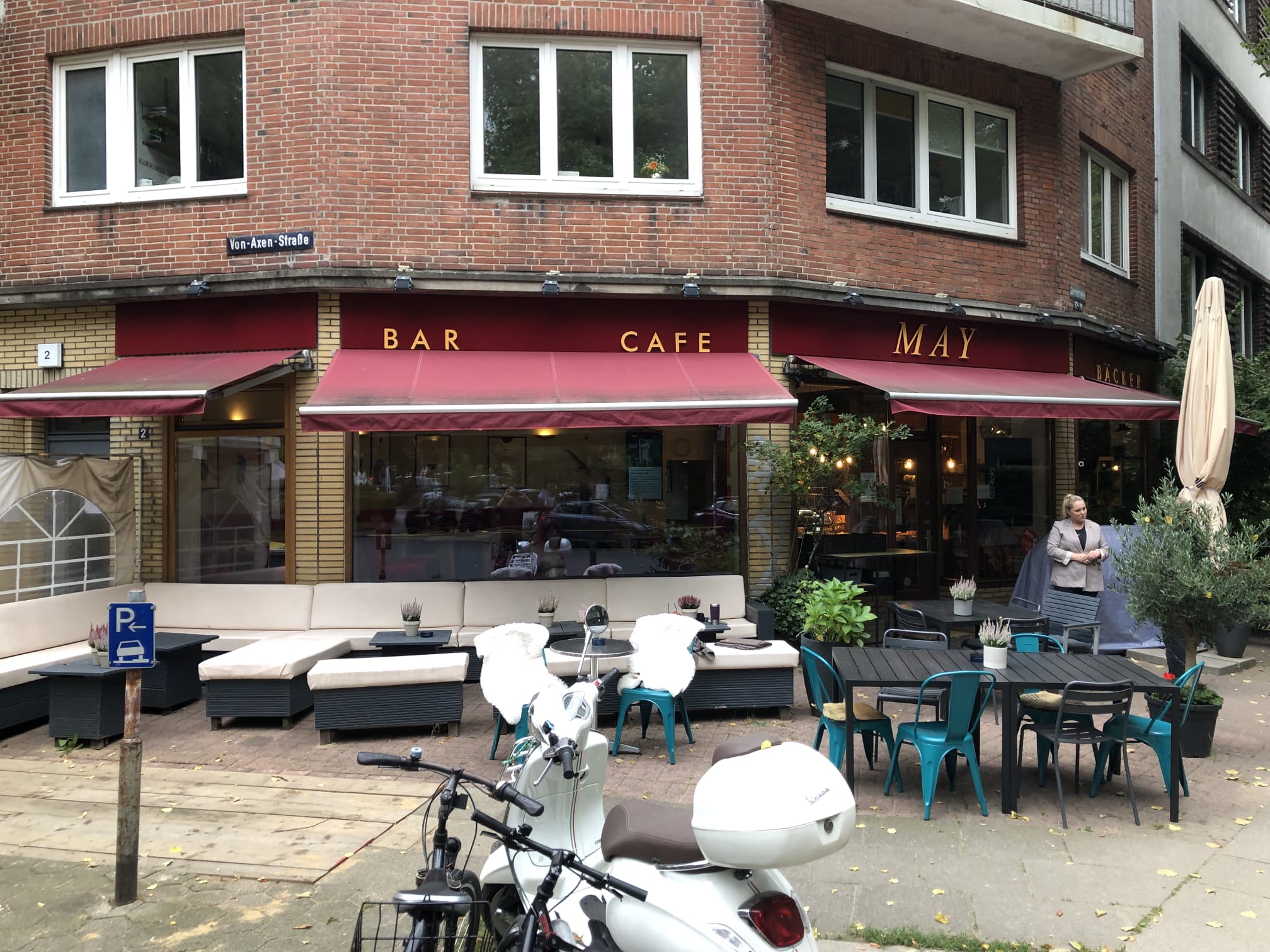 Café May Barmbek-Süd am Abend