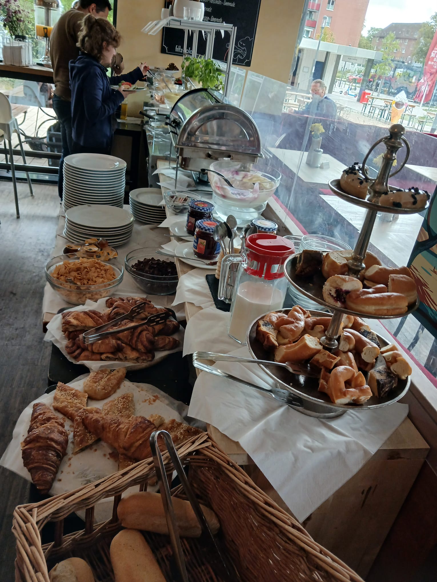 Brot und Gebäck am Frühstücksbuffet im Café May Horn
